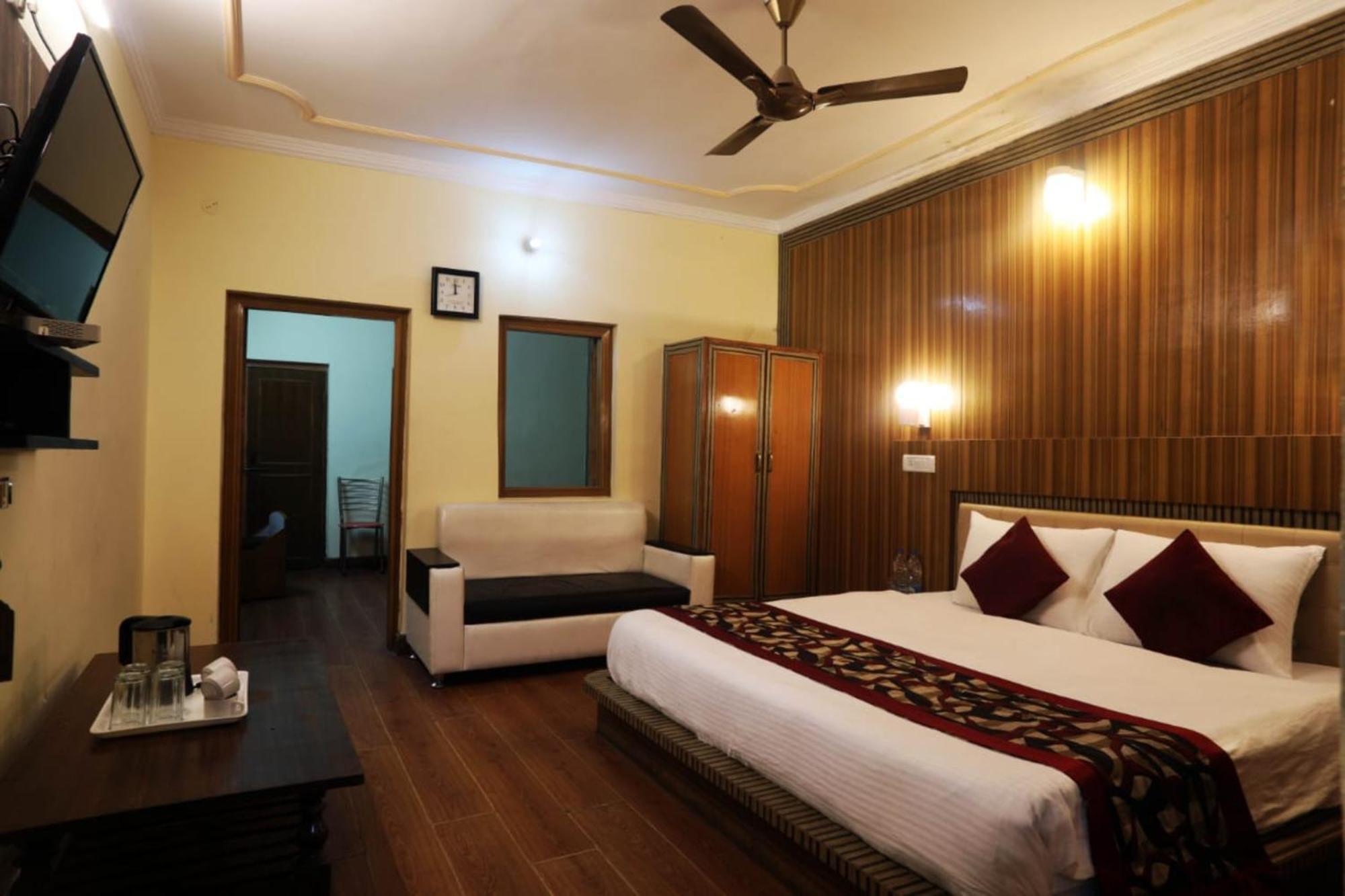 Goroomgo Moon Nainital Near Naini Lake - Parking & Lift Facilities -Hygiene And Spacious Room - Best Seller Екстериор снимка