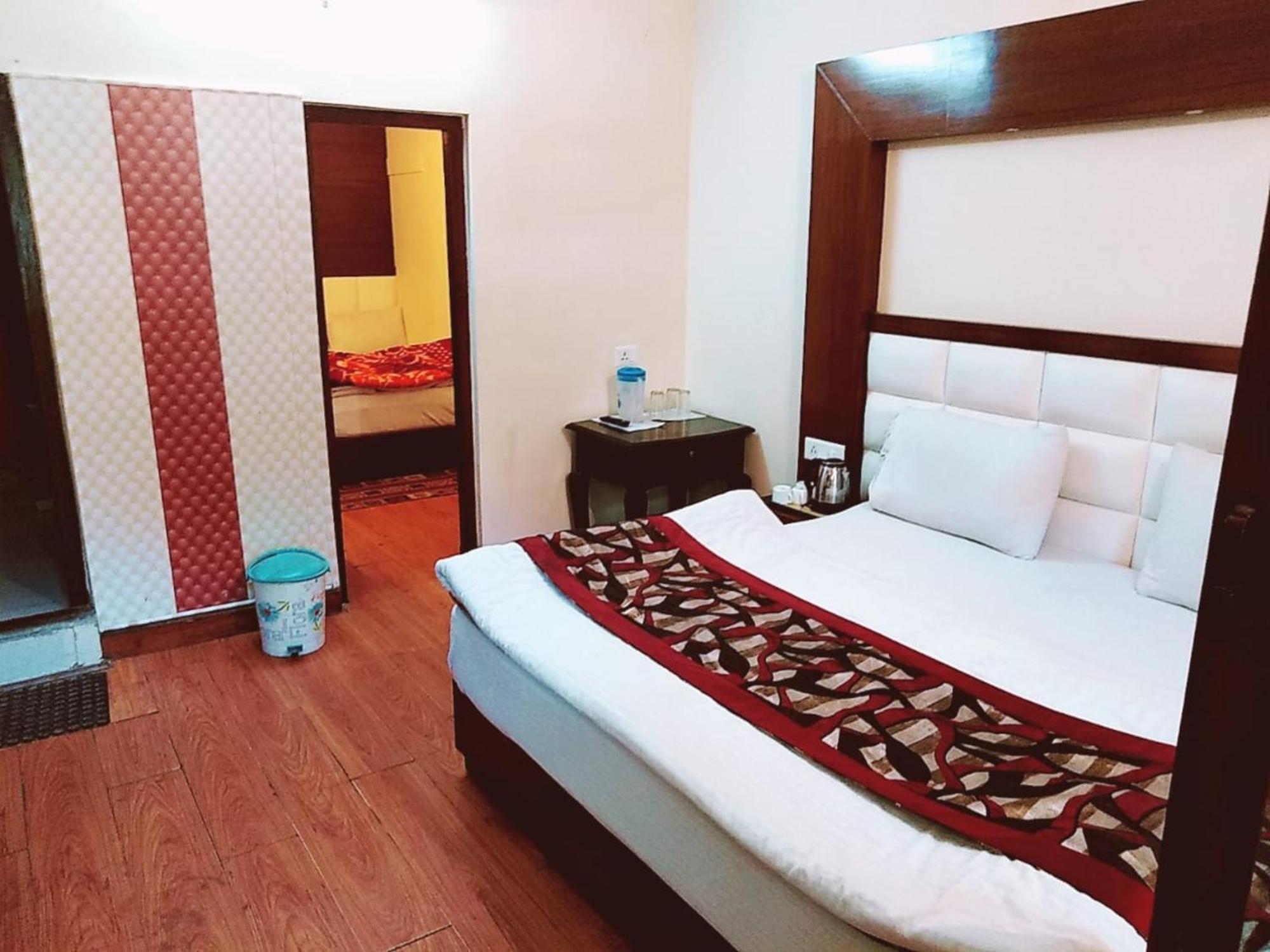 Goroomgo Moon Nainital Near Naini Lake - Parking & Lift Facilities -Hygiene And Spacious Room - Best Seller Екстериор снимка