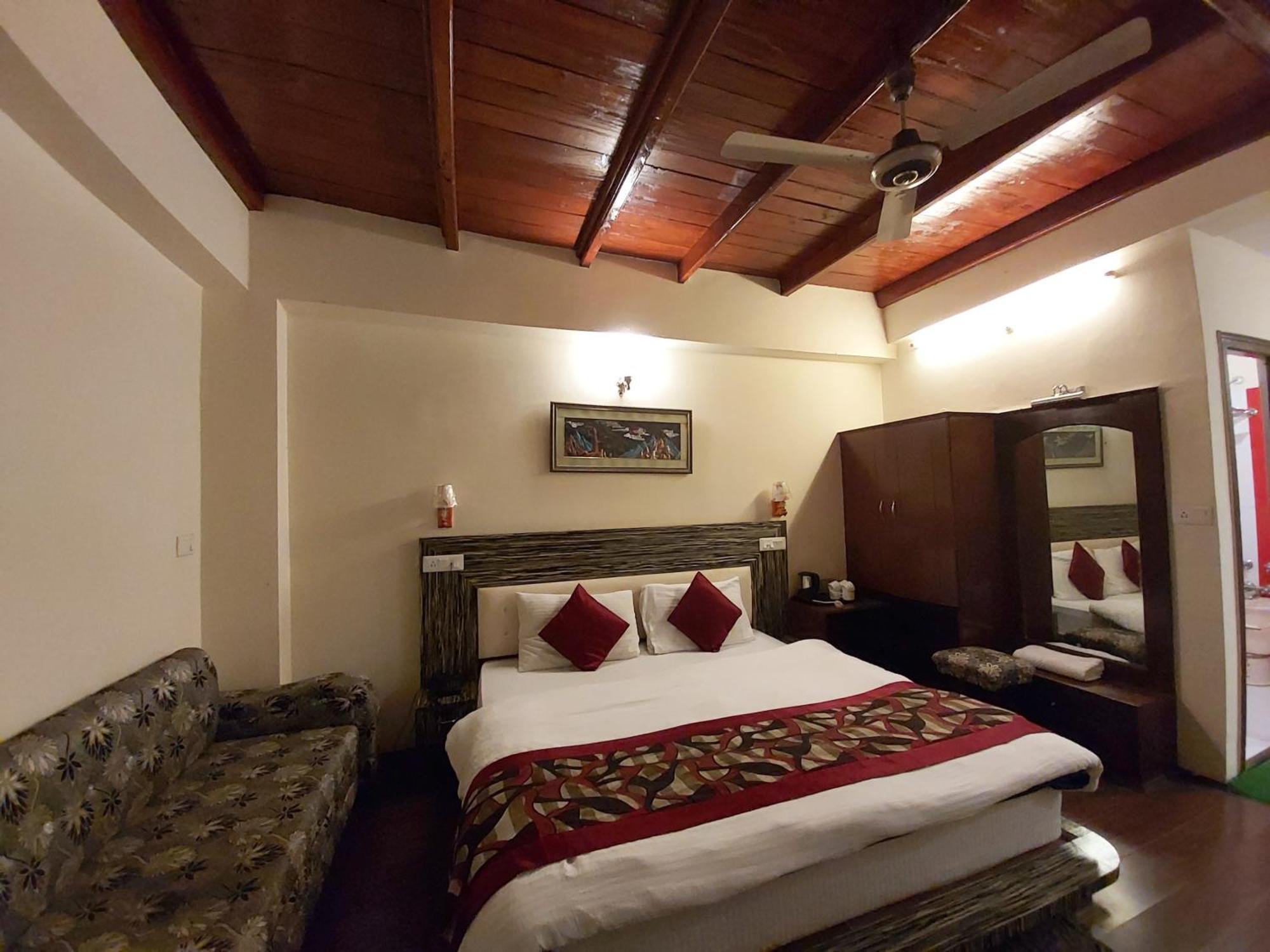 Goroomgo Moon Nainital Near Naini Lake - Parking & Lift Facilities -Hygiene And Spacious Room - Best Seller Екстериор снимка