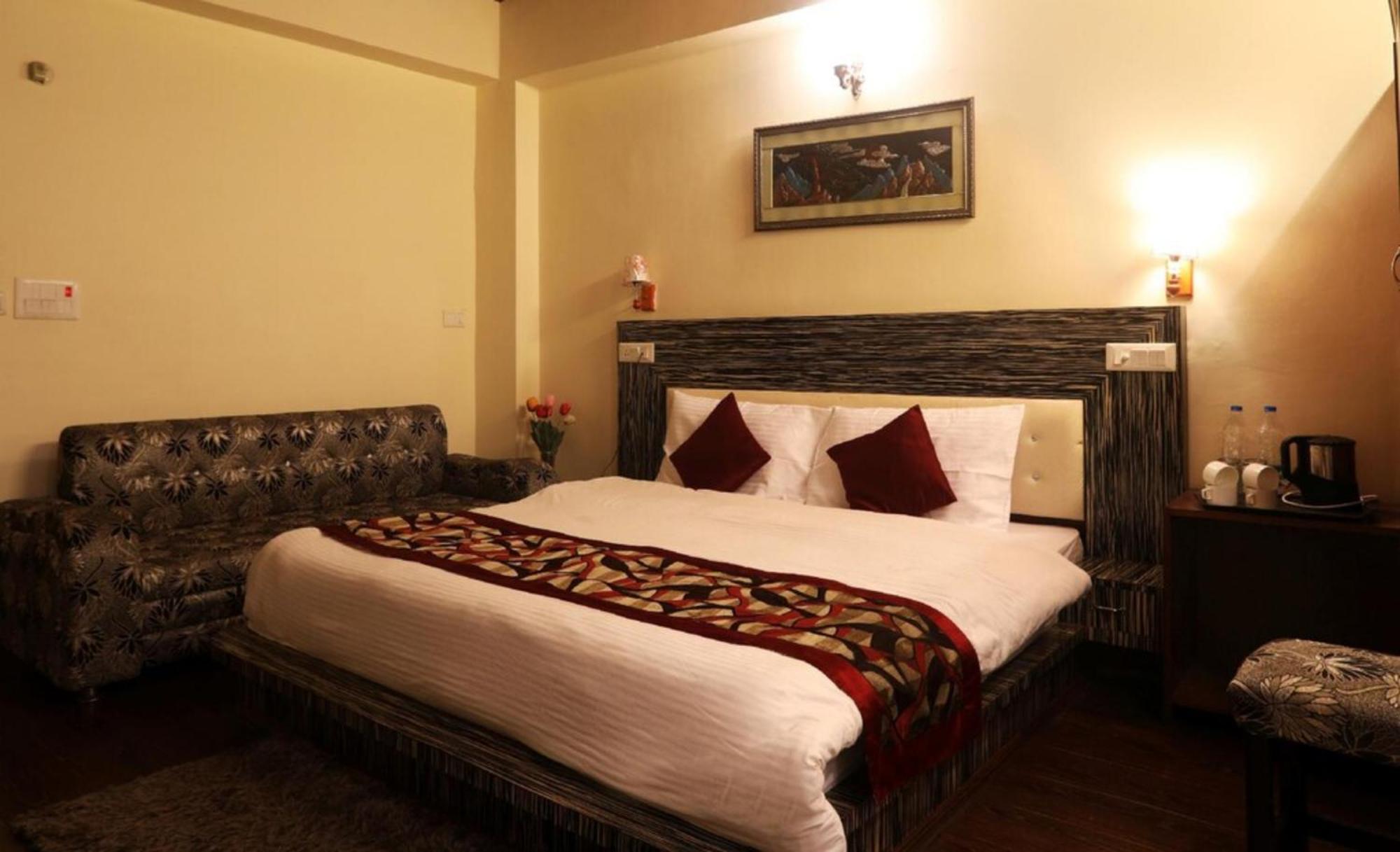 Goroomgo Moon Nainital Near Naini Lake - Parking & Lift Facilities -Hygiene And Spacious Room - Best Seller Екстериор снимка