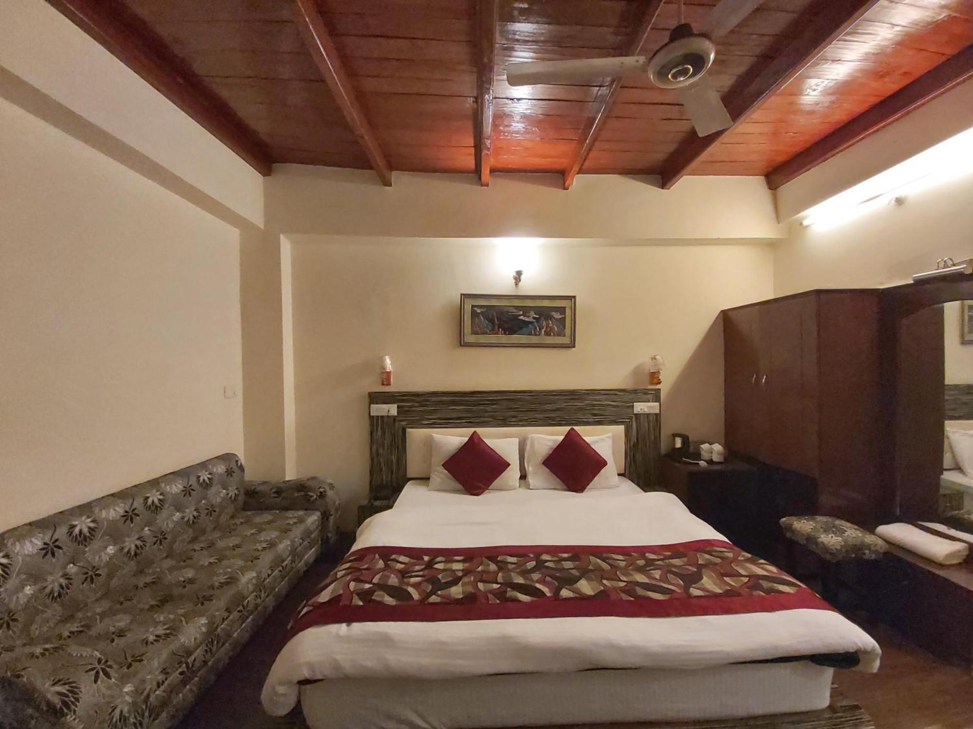 Goroomgo Moon Nainital Near Naini Lake - Parking & Lift Facilities -Hygiene And Spacious Room - Best Seller Екстериор снимка