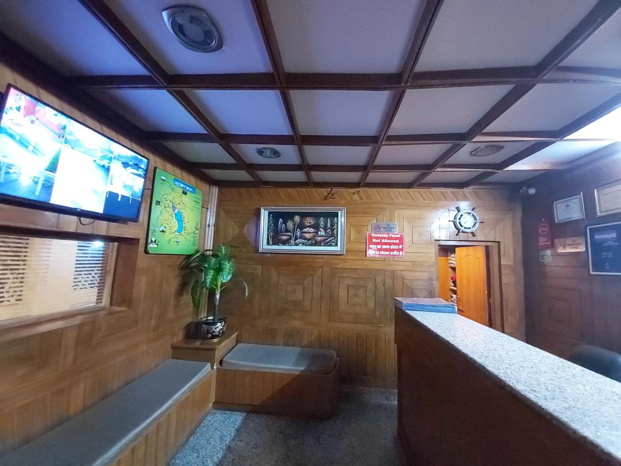 Goroomgo Moon Nainital Near Naini Lake - Parking & Lift Facilities -Hygiene And Spacious Room - Best Seller Екстериор снимка
